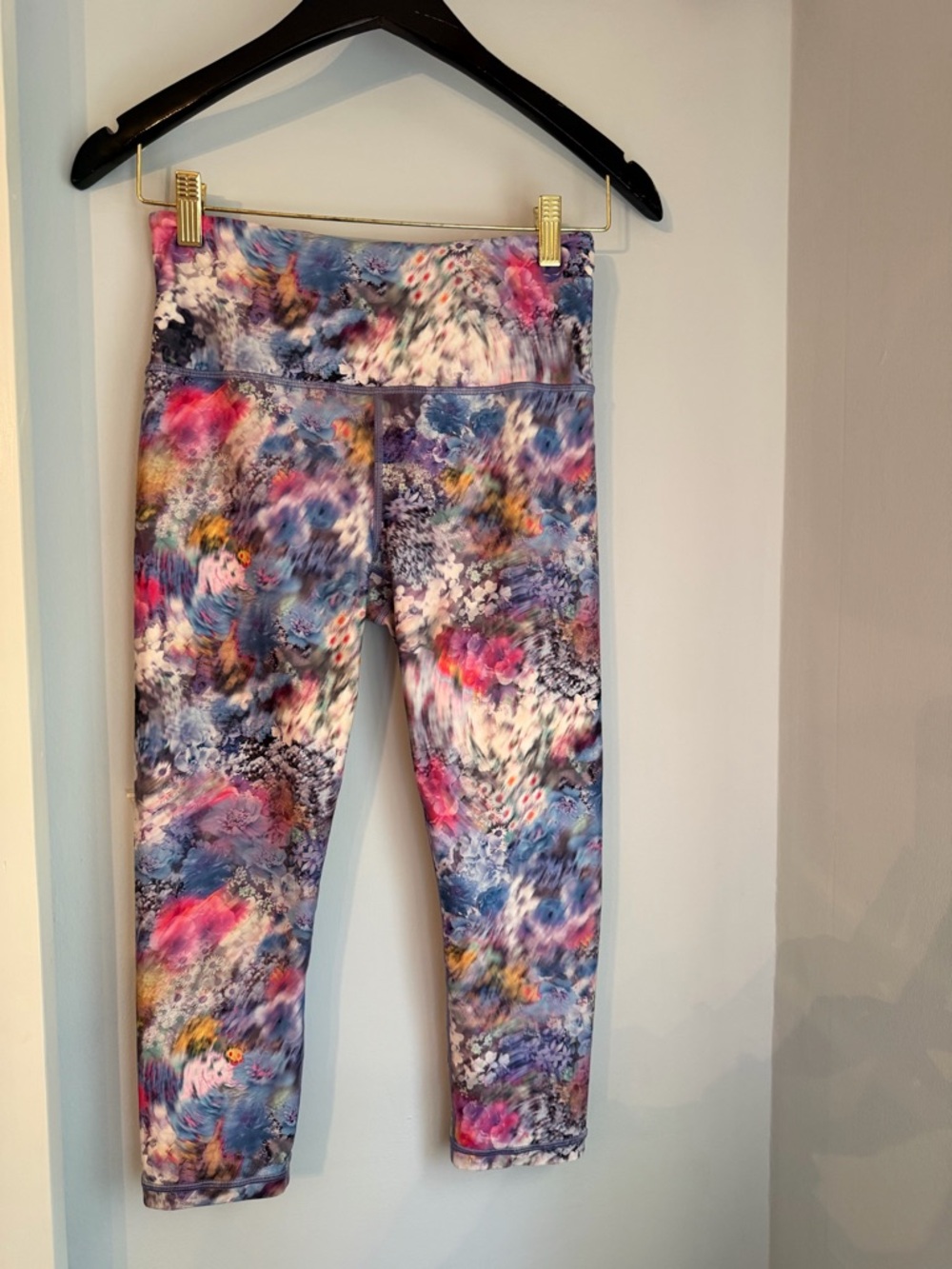 Athleta Pastel Watercolor Capri Leggings S